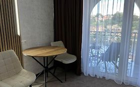 Готель River House